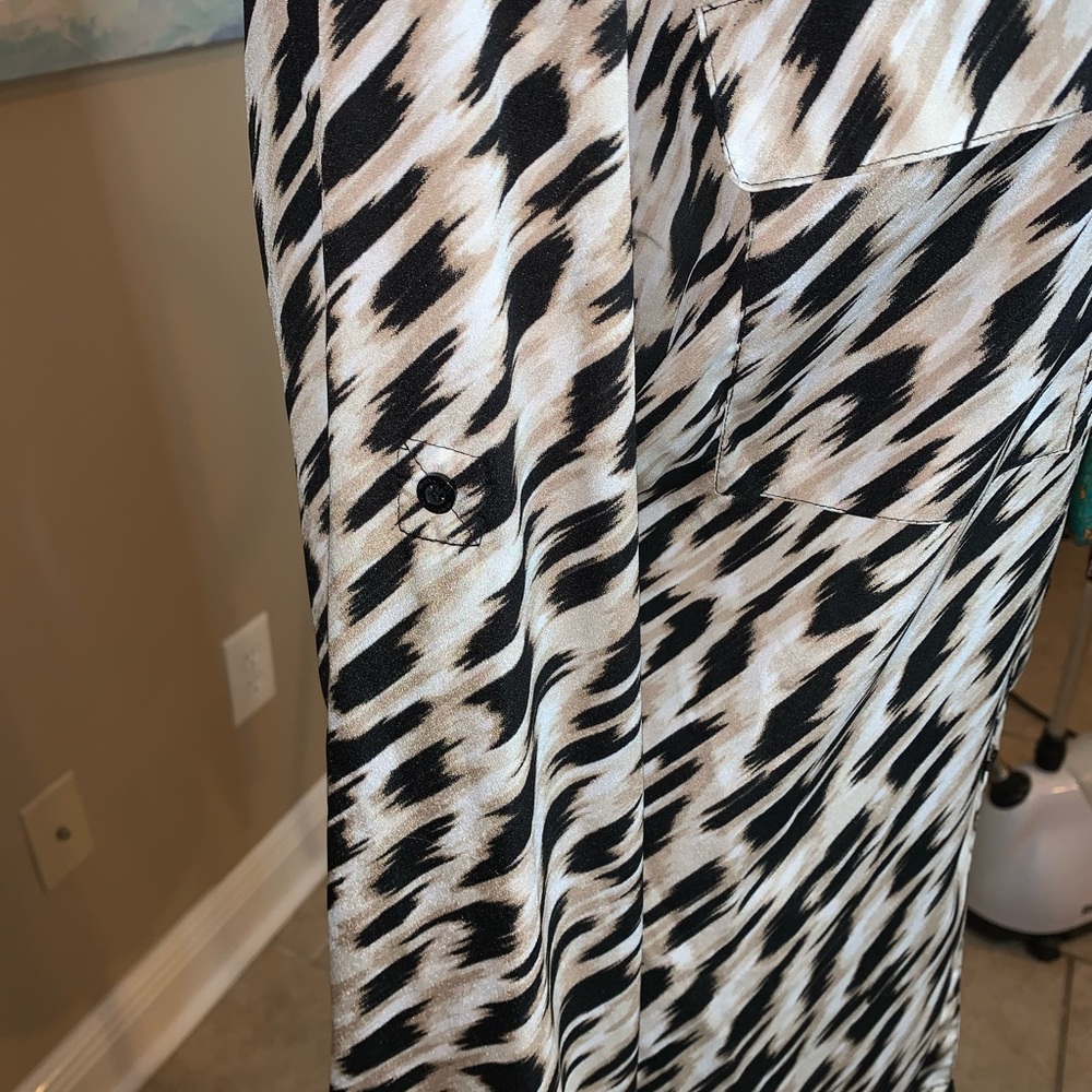 Chic Animal Print Calvin Klein Blouse - Picture 7 of 8